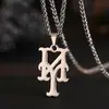 Colares de Letras em Aço Inoxidável Europeus e Americanos, Pingentes Geométricos em Aço Titânio, Estilo Unissex, Acessórios Personalizados à Prova d'Água, Joias de Ouro Real Transfronteiriças