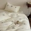 Juego de Ropa de Cama de Algodón Puro de Cuatro Piezas con Lunares del Conejo Feifei de Dibujos Animados, Fresco y Lindo, Algodón Puro, Estilo Juvenil, Juego de Tres Piezas para Estudiante de Dormitorio