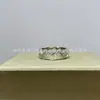 Anel Padrão Diamante com um Toque de Luxo de Alto Padrão, Moda de Luxo Leve Estilo Ins, Anel de Banda Lisa Dourado V Coco Chanel-Inspired para Mulheres, Versão de Alto Padrão CNC