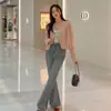 Desenhada em Estilo Chique, a Nova Jaqueta Cardigã de Tweed para Primavera e Outono para Mulheres Tem um Toque de Luxo, Elegância e Estilo Socialite