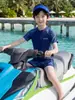 Traje de Banho Infantil para Meninos, Estilo Novo, Conjunto de Duas Peças para Crianças Maiores, Manga Curta Estampada, Moda Jovem para Águas Termais