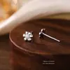 Pendientes de flor de resina de plata pura s999 para mujer, únicos, sencillos, lindos, diseño de nicho, versátiles, pequeños pendientes de flor de plata de ley