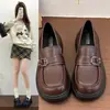 Mocasines para mujer estilo británico, modernos zapatos retro JK de charol, nuevos slip-on, zapatos de suela gruesa para primavera y otoño 2026
