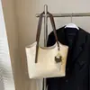 Bolso de mujer nuevo transfronterizo 2026, moderno y a la moda, bolso tote de alta gama, gran capacidad, nicho, simple, bolso de hombro para el día a día