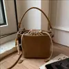 Bolsa Saco com Cordão Transfronteiriça Feminina Versátil 2025 Outono e Inverno Nova Bolsa de Ombro Trançada Bolsa Transversal para o Dia a Dia