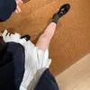 Mocassins Slip-On de Couro Espesso Estilo Britânico Retrô para Mulheres, Novo Modelo 2025, Design de Moeda Dourada Pequena, Sapatos Preguiçosos de Couro com Salto Grosso