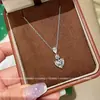 Colar pingente em forma de gota de coração simples e versátil com diamantes cintilantes, requintado e luxuoso, corrente de clavícula em forma de coração de alta qualidade, atacado