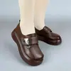 Mocassins plataforma estilosos estilo britânico para mulheres, nova coleção outono 2026, com solas grossas, couro macio e fechos de velcro versáteis para uso diário confortável