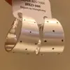 Pendientes de aro grandes geométricos con acabado cepillado, pendientes exagerados de lujo ligero de alta gama, pendientes elegantes de nicho de lujo ligero metálicos mate