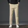 Pantalones casuales blancos de alta gama, pantalones rectos ajustados para negocios de hombre, nueva colección otoño 2026, pantalones largos para hombre