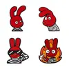 Broche Conejo Prisión Anime Animal Rojo Periférico Insignia de Metal Versátil Accesorio para Ropa Mochila Pin de Solapa Broche