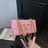 Bolso Pequeño Cuadrado de Moda y Sencillo 2026 Nuevo Estilo Veraniego de Gama Alta Versátil Chic para el Trabajo Bolso de Hombro Cruzado Estilo Chanel