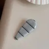 Presilha de garra colorida listrada estilo coreano, presilha de cabelo de tamanho médio de alta qualidade para mulheres, presilha de tubarão para a parte de trás da cabeça, pequeno acessório de cabelo de presilha de garra