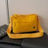 Bolsa Transversal da Moda para Mulheres 2025 Simples de Ombro Ultraleve Nicho de Alta Qualidade Versátil Exquisita Nova Bolsa Pequena para o Dia a Dia