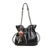 Bolsos transfronterizos de moda 2026 nuevos bolsos de hombro con cadena otoño/invierno bolsos cruzados tipo cubo de moda nicho