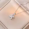 Collar para Mujer Moda Nicho Nuevo Diseño Colgante Celebridad de Internet Flor de Zircón Bauhinia Giratoria Temperamento Collar de Acero Titanio