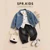 Conjunto de atuendo de otoño estilo coreano para niños: chaqueta de mezclilla vintage, camisa blanca sencilla, jeans desgastados, conjunto de tres piezas para niños pequeños
