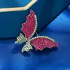 Broche de Borboleta Exquisito Estilo Europeu com Pedras Strass Incrustadas Broche de Inseto de Luxo Leve Pin de Lapela Acessório Versátil para Ternos
