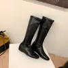 Versión en stock Cuero genuino Tacón oculto Moda punta redonda Elástico suave Botas adelgazantes Botas ajustadas a la pierna Botas de caballero para mujer de media pantorrilla largas