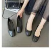 Sapatos Rasos de Camada Única Femininos Chegada Nova Primavera 2024 Bico Quadrado Laço Sapatos Noturnos Versátil Couro Macio Solado Macio Leve Sapatos de Feijão
