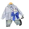 2432Q Conjunto de Duas Peças para Meninas 2026 Primavera e Outono Novo Roupa Infantil Gato Fofo com Laço Camisa e Jeans
