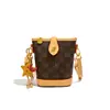 Bolso Cubo Vintage Monica Chicchi 2026 Nuevo Bolso Cruzado Versátil de Moda con un Toque de Lujo y Soporte para Teléfono Estrella