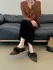 ¡Media zapatilla elegante, esponjosa y que aumenta la altura! Zapatillas de mujer estilo mule, con hebilla fina, ante, punta fina, destalonadas y fáciles de poner.