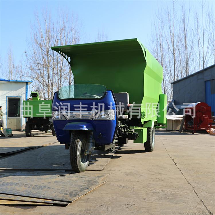 饲料撒料车