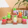 Adorno Creativo de Zanahoria de Dibujos Animados Simulación Artesanía de Resina Planta en Maceta Escritorio Figura Linda