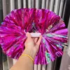 Pompones de Animación, Animadoras Sosteniendo Flores, Baile de Animación de Escuela Primaria, Flores de Baile de Mano, Escuela