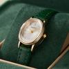 Relógio feminino oval de aço de bambu com pulseira casual simples, relógio vermelho vivo dourado, geração de atacado