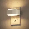 Luz nocturna enchufable GY149, diseño cuadrado simple con cubierta blanca lechosa, mini luz nocturna de mesita de noche controlada por sensor de luz para dormitorio