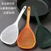 Colher Escorredora Grande de Plástico com Cabo Longo para Uso na Cozinha, Adequada para Escorrer Bolinhos e Macarrão, Colher Escorredora no Atacado