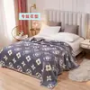 Actividades de apertura manta de regalo caja de regalo manta de terciopelo Falai engrosada manta para cubrir la siesta práctica se venderá regalo gratis al por mayor