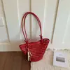 Bolsa de Palha Grande Capacidade Estilo Francês, Bolsa de Ombro Vazada de Luxo Leve, Design de Nicho, Textura de Alta Qualidade, Bolsa para Mãe e Filha para o Dia a Dia