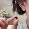 Pendientes de Corazón Doble Cara Blanco y Negro de Lujo Ligero y Gama Alta para Mujer, Diseño de Nicho, Elegantes de Moda, Pendientes Versátiles Simples y Pendientes