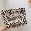 Bolsa cosmética de pana con estampado de leopardo, bolsa de viaje portátil para almacenamiento, bolsa artística para teléfono móvil, clutch para niñas