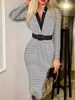 Vestido sexy de manga larga a cuadros con cuello en V que cubre la cadera, nueva moda transfronteriza europea y americana para mujer 2025 (Viene con Cinturón)