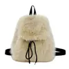 Mochila de Pelúcia Lisa para Mulheres com Alto Acabamento e Bolsa de Pelúcia com Cordão Fashionable Nova Coleção Outono/Inverno 2025 Mochila Feminina de Exportação