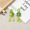 Accesorio popular de TikTok con colgante de flor de ciruelo pequeña que cambia de color, llavero hecho a mano con tallado fino, pulsera, collar