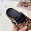 Pantuflas de Exterior con Estampado de Leopardo para Niños 2026 Verano Nuevas Estilo Coreano Sandalias Versátiles de Ponerse para Niñas y Niños Mayores Modernas