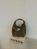 Bolso cruzado de alta gama pequeño para mujer, nuevo, retro, de nicho, tipo cubo para commuting, elegante, de un solo hombro, cruzado, moderno