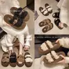 Pantuflas Retro de Suela Gruesa y Peludas para Exterior de Mujer en Otoño e Invierno Estilo Coreano Cómodas Pantuflas Rizadas Pantuflas de Algodón de Una Línea para Mujer