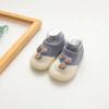 En stock zapatos de bebé zapatos de malla de verano zapatos para bebé y niño pequeño suela suave primavera y otoño zapatos calcetín de suelo para bebé un año fábrica al por mayor