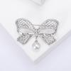 Broche colgante de lazo hueco de estilo coreano, temperamento, alfileres de cárdigan de mujer que combinan con todo y diamantes, accesorios de regalo de alta gama, broche