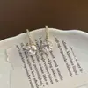 Brincos únicos de pedra hao microincrustada, material de cobre, estilo minimalista, brincos femininos modernos em formato de coração, design criativo de luxo leve, brincos estilo ins