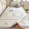 2026 Nuevo Modelo de Polietileno Jacquard Lindo Alfombrilla Fresca de Frijol para Dormitorio de Estudiante Alfombrilla Plana para Cama