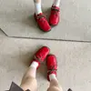 Sapatos casuais estilo europeu com bico quadrado para mulheres, novo modelo outono 2026, tamanho pequeno, tênis sem marca