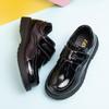 Sapatos Pequenos de Couro para Meninos Primavera e Outono 2025 Novo Estilo Coreano Estilo Britânico Preto Solado Macio Sapatos Infantis Sapatos para Apresentação de Alunos do Ensino Fundamental