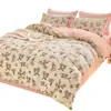 Juego de Cama de Cuatro Piezas de Alta Calidad Adecuado para Dormir Desnudo Lujo Ligero Gama Alta Alta Apariencia Juego de Cama Funda de Edredón Sábana Funda de Edredón Espesa